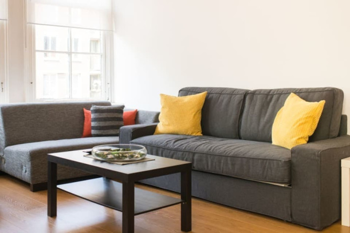 Appartement aan de Oudezijds Achterburgwal in Amsterdam (1012 DT)
