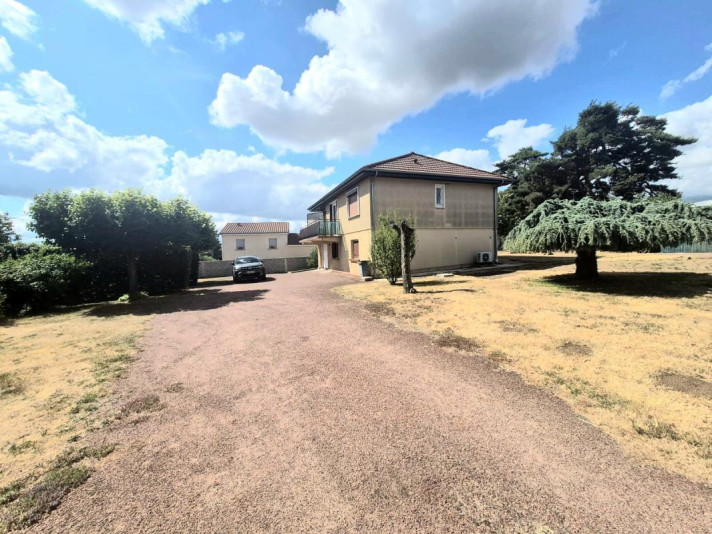 Voir la photo 1/18 du type house à Périgneux