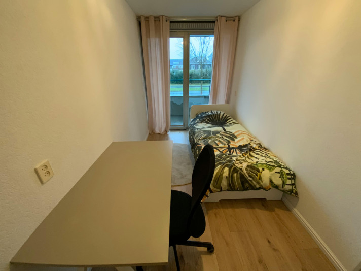 Kamer aan de Jacques Dutilhweg in Rotterdam