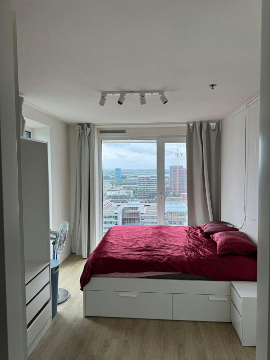 Kamer aan de Pietersbergweg in Amsterdam