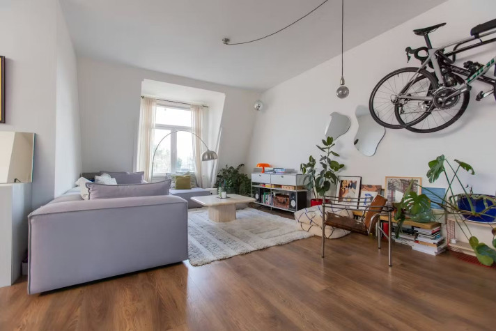 Appartement aan de Admiraal De Ruijterweg in Amsterdam (1056 GD)