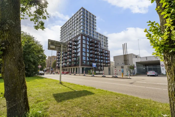Appartement aan de Bijlmerplein in Amsterdam (017520)