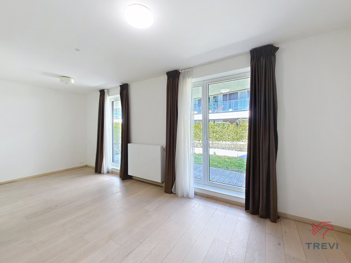 Bekijk foto 1 van 23 van het studio in Etterbeek