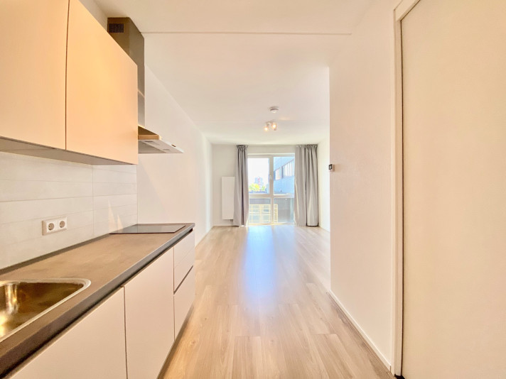 Appartement aan de Laakweg in ‘s-Gravenhage (024988)