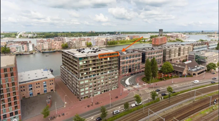 Appartement aan de Oostelijke Handelskade in Amsterdam (029878)