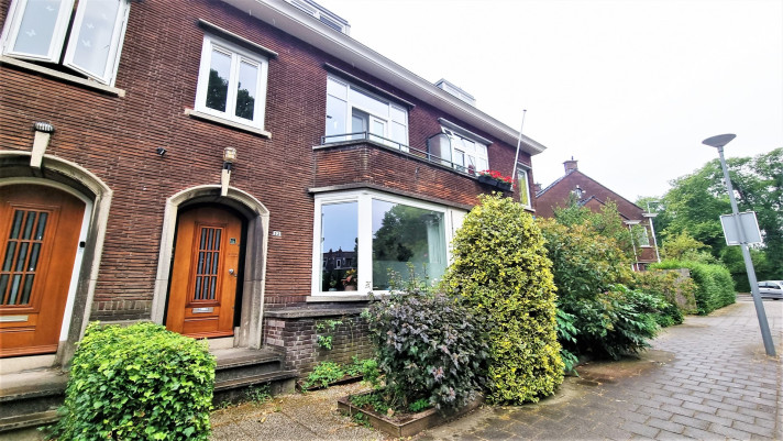 Woonhuis aan de Cornelis Muschstraat in Rotterdam