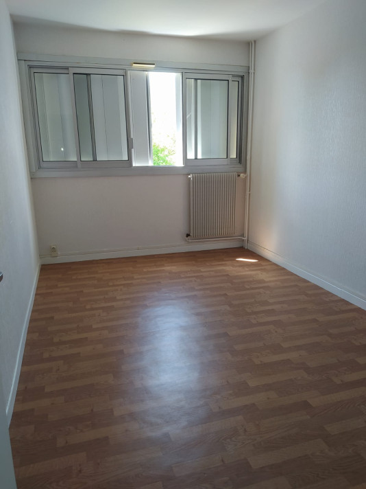 Voir la photo 1/8 du type apartment à Le Blanc