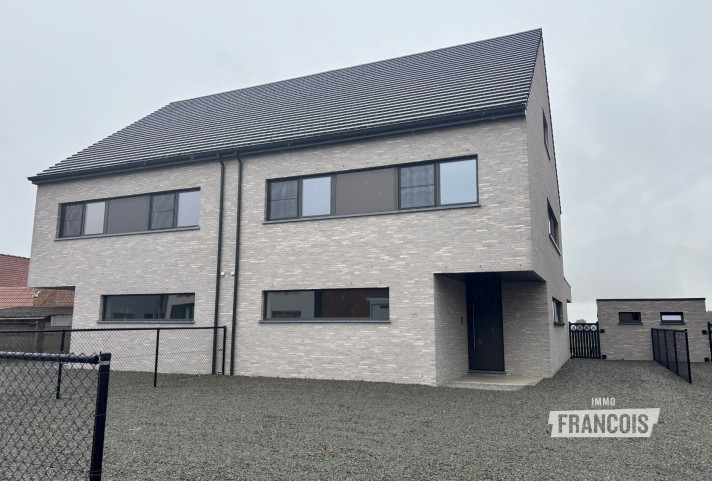 Voir photo 1/24 de house à Steenhuize-wijnhuize