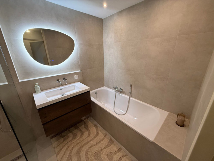 Appartement aan de Boompjes in Rotterdam (036025)