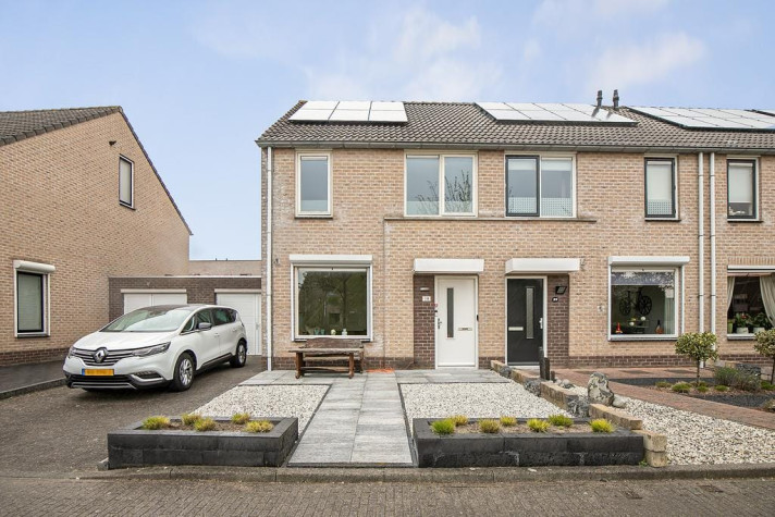 Bekijk foto 1/5 van house in Goes