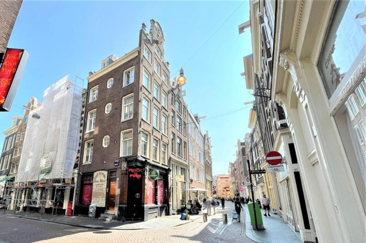 Appartement aan de Zeedijk in Amsterdam (1012 AT)