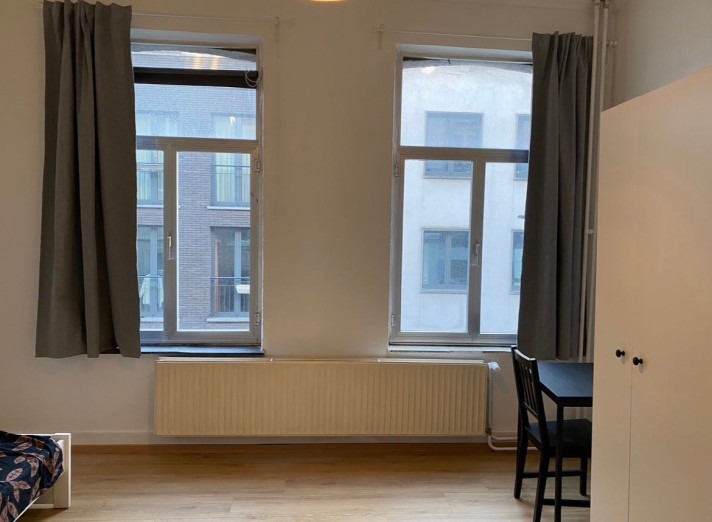 Voir photo 1/5 de room à Brussel