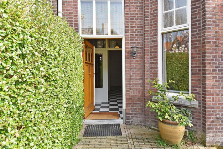 Bekijk foto 1/4 van house in 's-Gravenhage