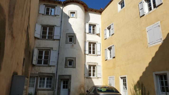 Voir la photo 1/3 du type apartment à Langeac
