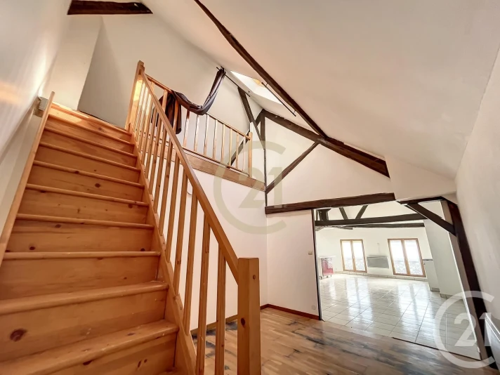 Voir la photo 1/8 du type apartment à Villeneuve-sur-Yonne