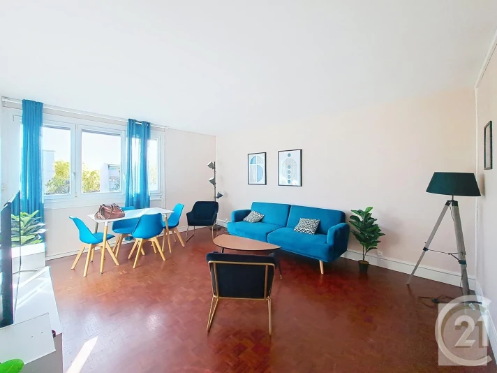 Voir la photo 1/13 du type apartment à Compiègne