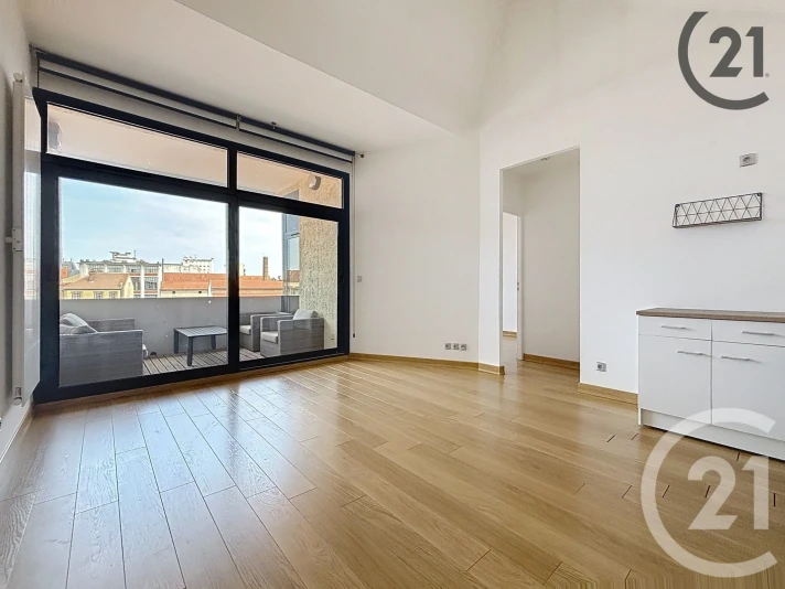 Voir la photo 1/8 du type apartment à Troyes