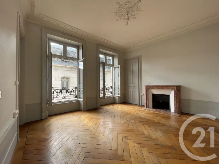 Voir la photo 1/7 du type apartment à Besançon