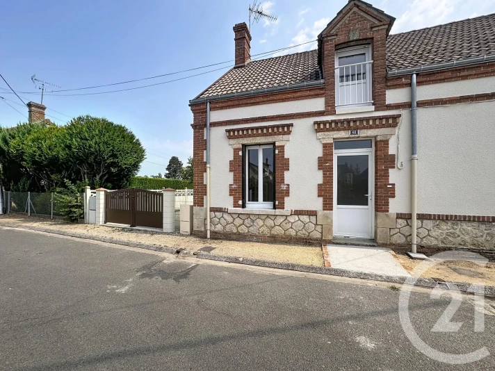 Voir la photo 1/11 du type house à Salbris