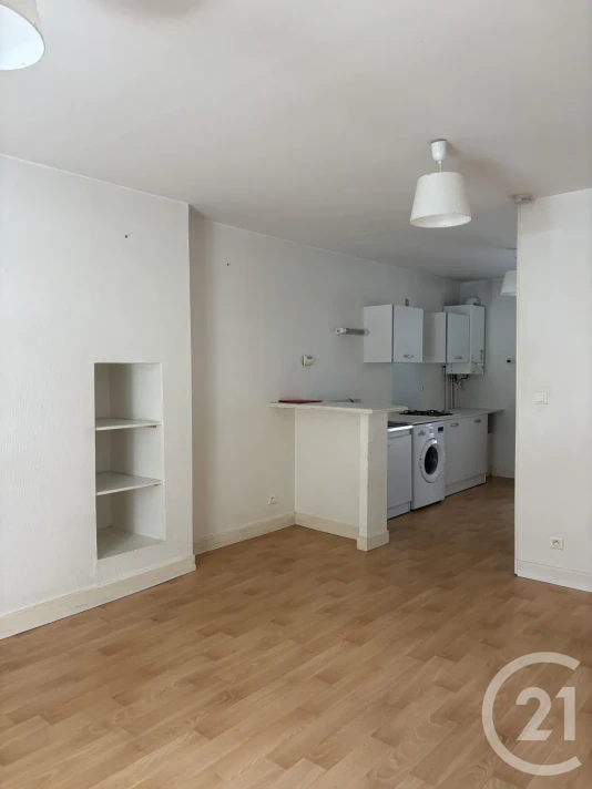Voir la photo 1/8 du type apartment à Aurillac