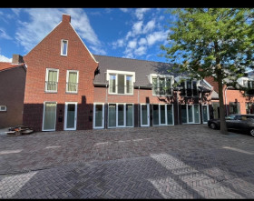 Family home in Best