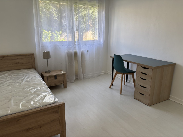 Voir la photo 1/6 du type room à Villeurbanne