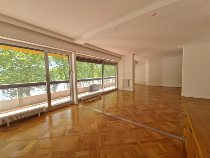 Voir la photo 1/8 du type apartment à Annecy