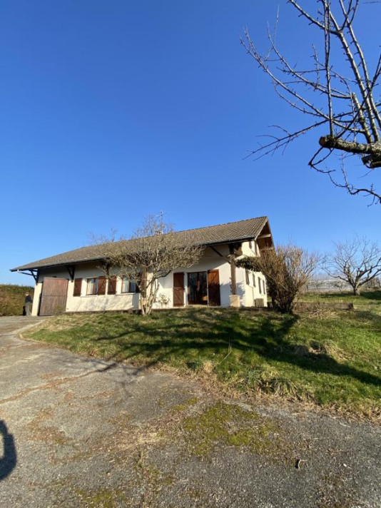 Voir la photo 1/11 du type house à Moye