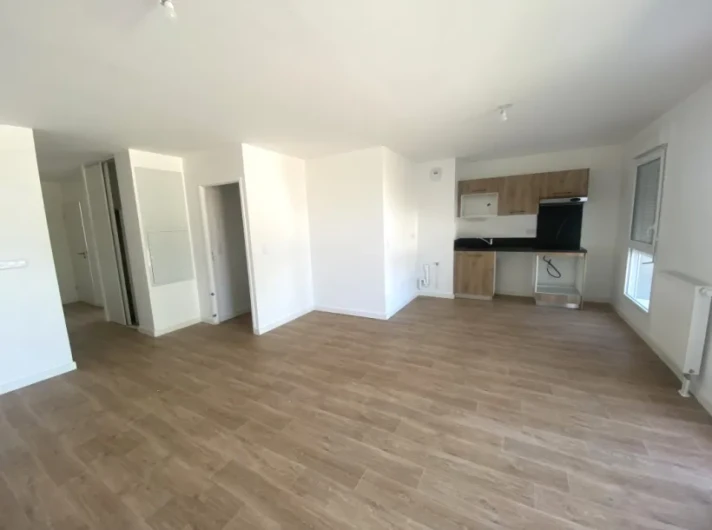 Voir la photo 1/9 du type apartment à Laval