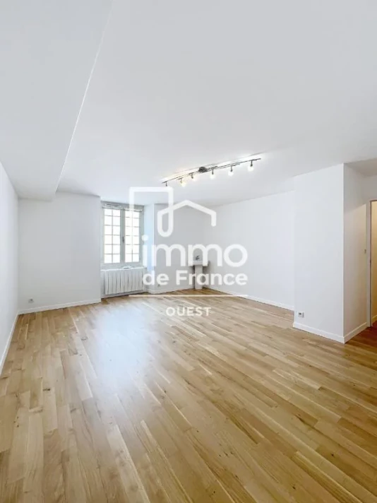 Voir la photo 1/8 du type apartment à Laval