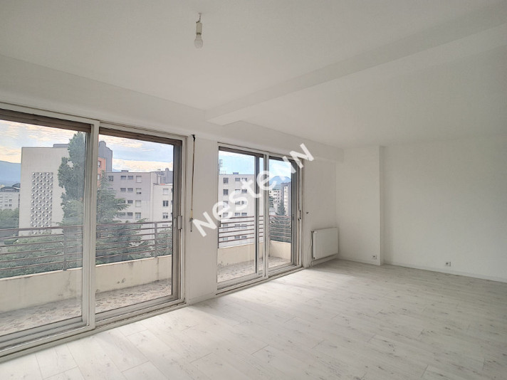 Voir la photo 1/16 du type apartment à Grenoble