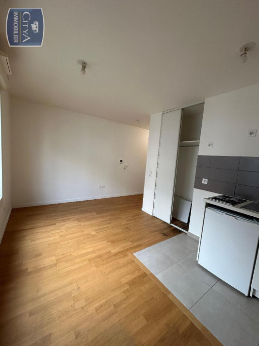Voir la photo 1/8 du type studio à Villejuif
