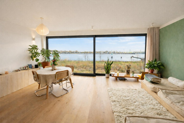 View photo 1/5 of apartment in Amsterdam