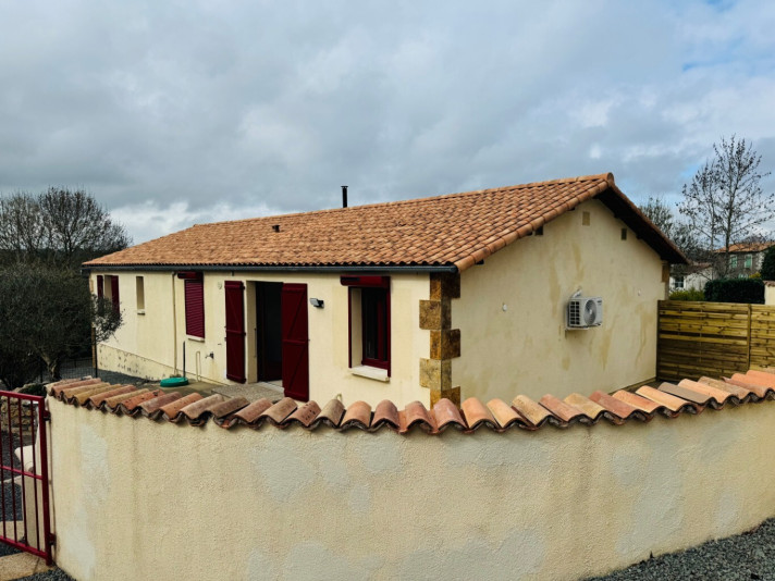 Voir la photo 1/11 du type house à Clavé