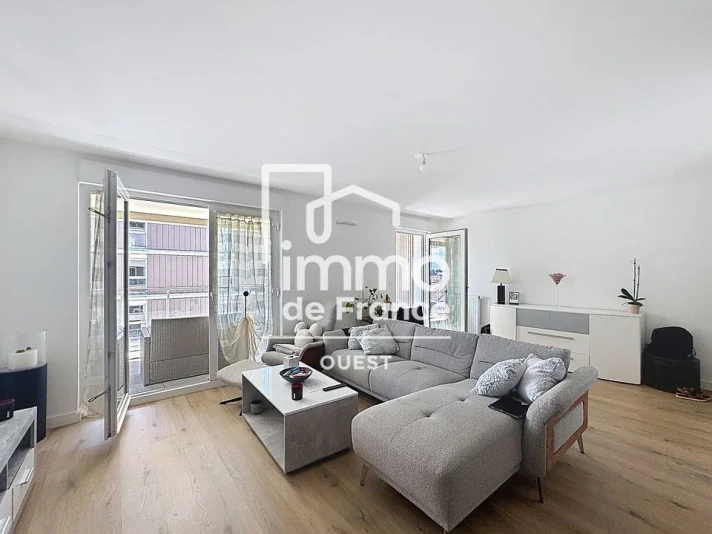 Voir la photo 1/10 du type apartment à Laval