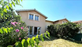 Maison à Charly