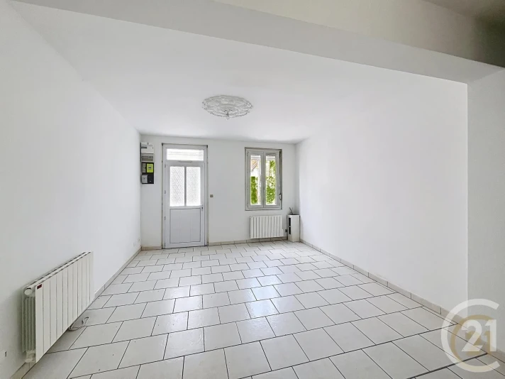 Voir la photo 1/11 du type house à Malaunay