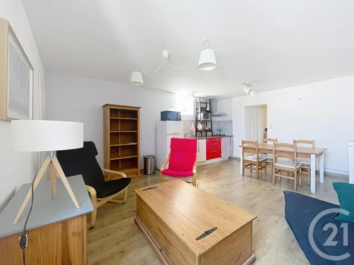 Voir la photo 1/8 du type apartment à Nantes