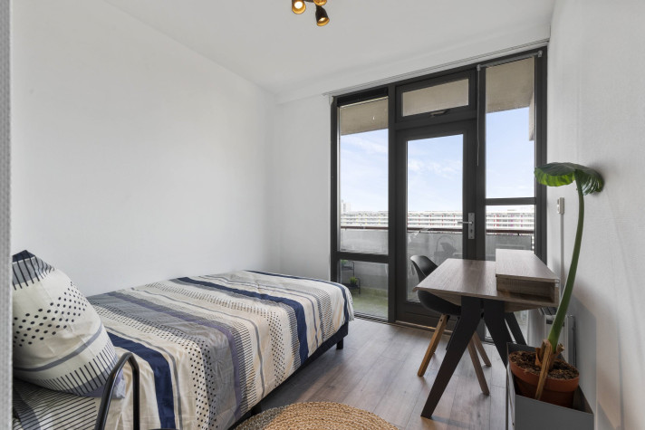 Kamer aan de Kleiburg in Amsterdam