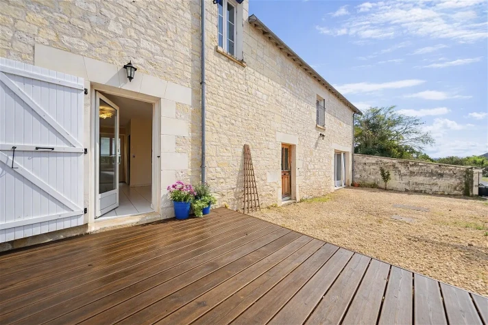 Voir la photo 1/8 du type house à Cinais