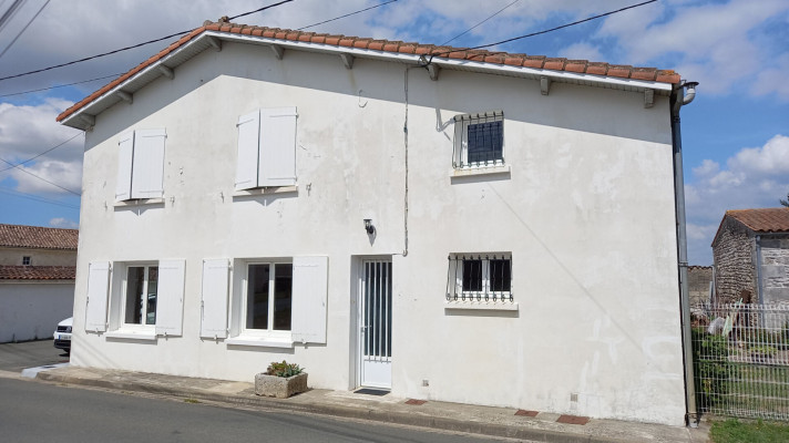 Voir la photo 1/11 du type house à Corme-Royal