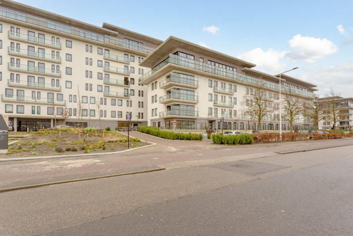 Appartement aan de Burgemeester Rijnderslaan in Amstelveen (1185 MC)