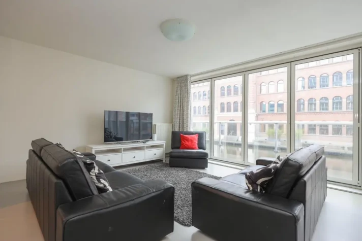 Appartement aan de Valkenburgerstraat in Amsterdam (1011 NC)