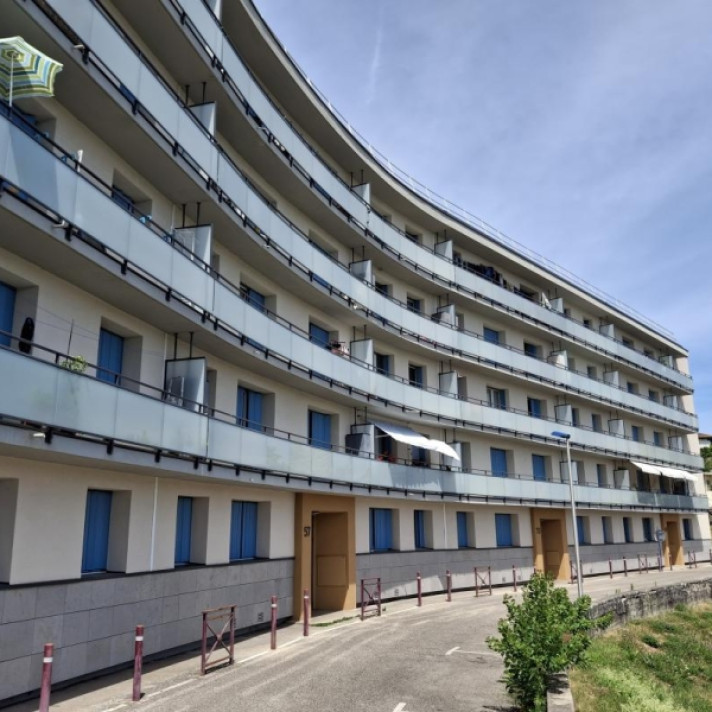 Voir la photo 1/8 du type apartment à Rives