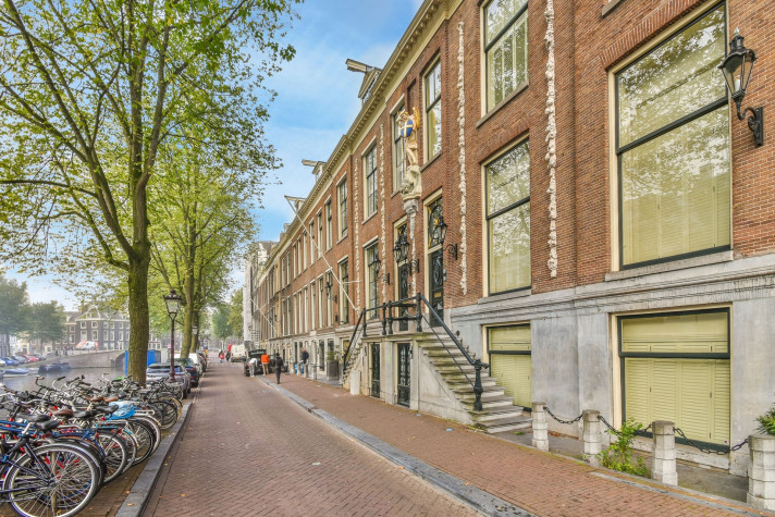 View photo 1/24 of apartment in Amsterdam