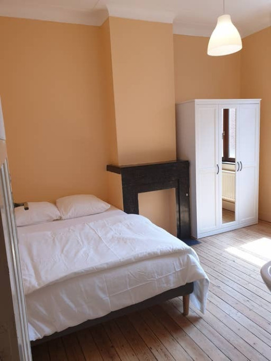 Voir photo 1/6 de room à Bruxelles