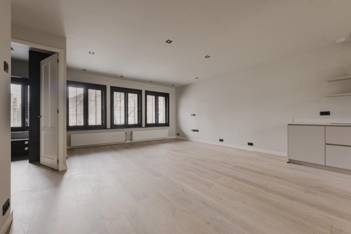 View photo 1/24 of apartment in Amsterdam