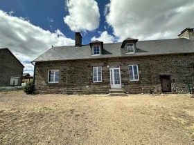Maison à Saint-Quentin-les-Chardonnets