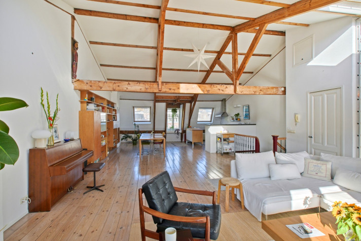 View photo 1/24 of apartment in Amsterdam
