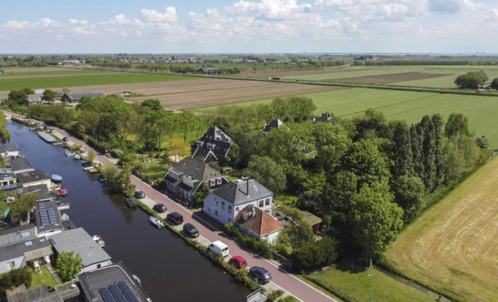 View photo 1/5 of house in Waterland